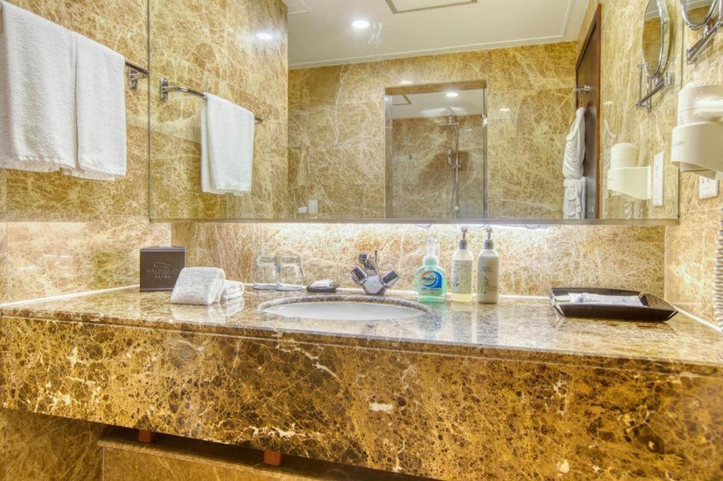 Qingdao Blue Horizon Hotel Laoshan Exterior photo