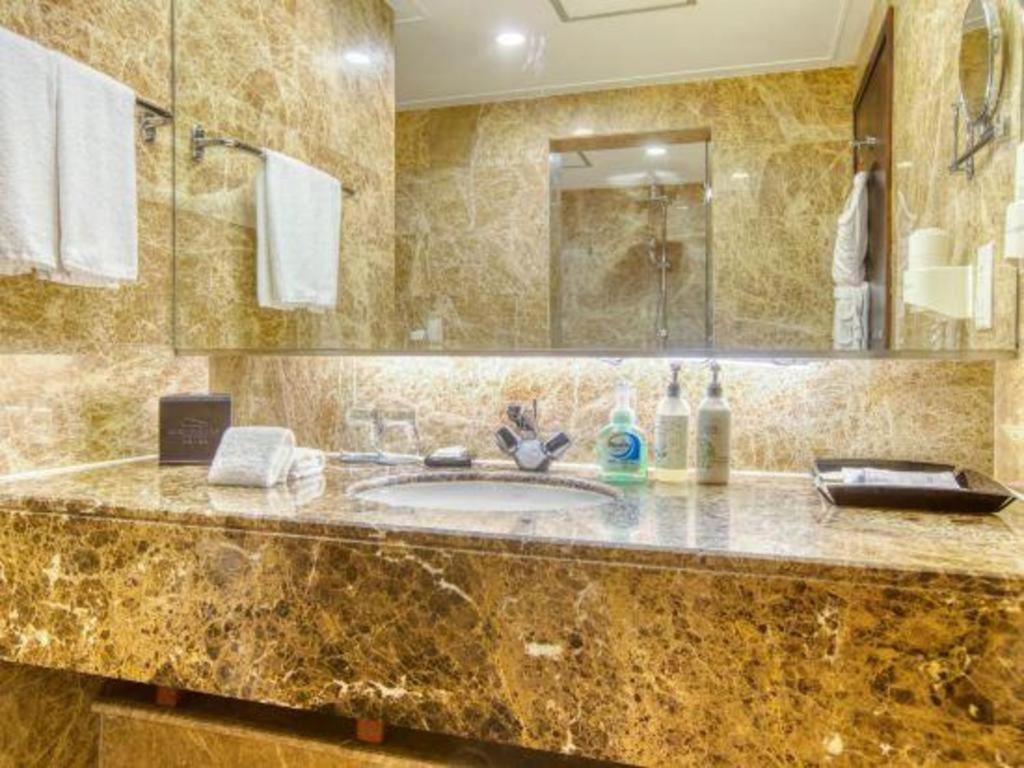 Qingdao Blue Horizon Hotel Laoshan Exterior photo